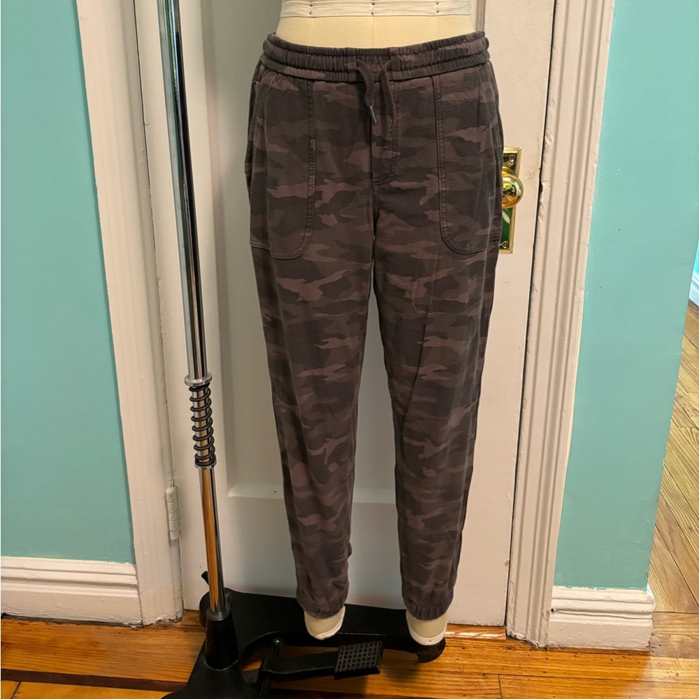 Athleta Farallon Gray Camo Camouflage Joggers 8/Medium